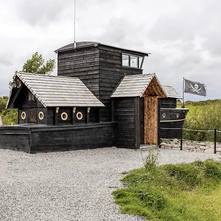 Botel The Boatel at Mayo Glamping Castlebar