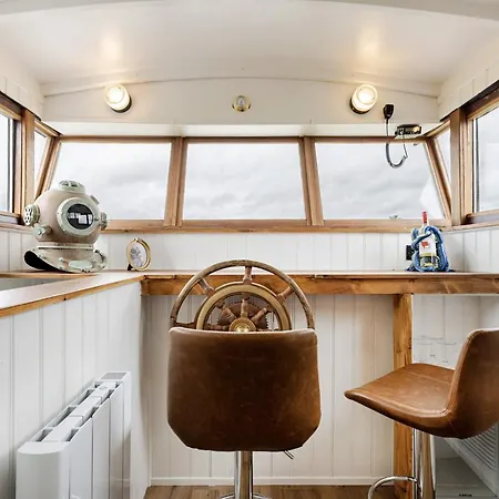 The Boatel at Mayo Glamping Botel
