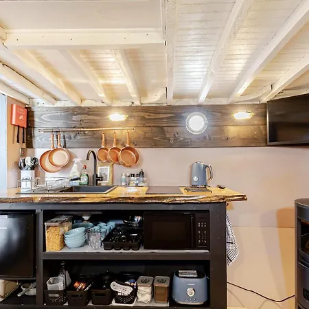 The Boatel at Mayo Glamping * Castlebar
